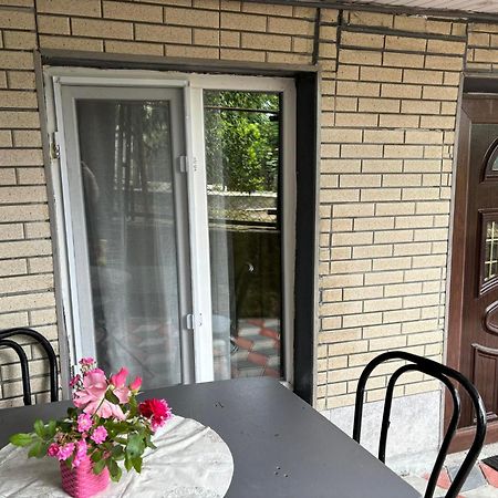 Guest House Happy House Kutaisi Bagian luar foto