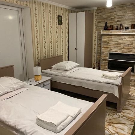Guest House Happy House Kutaisi Bagian luar foto
