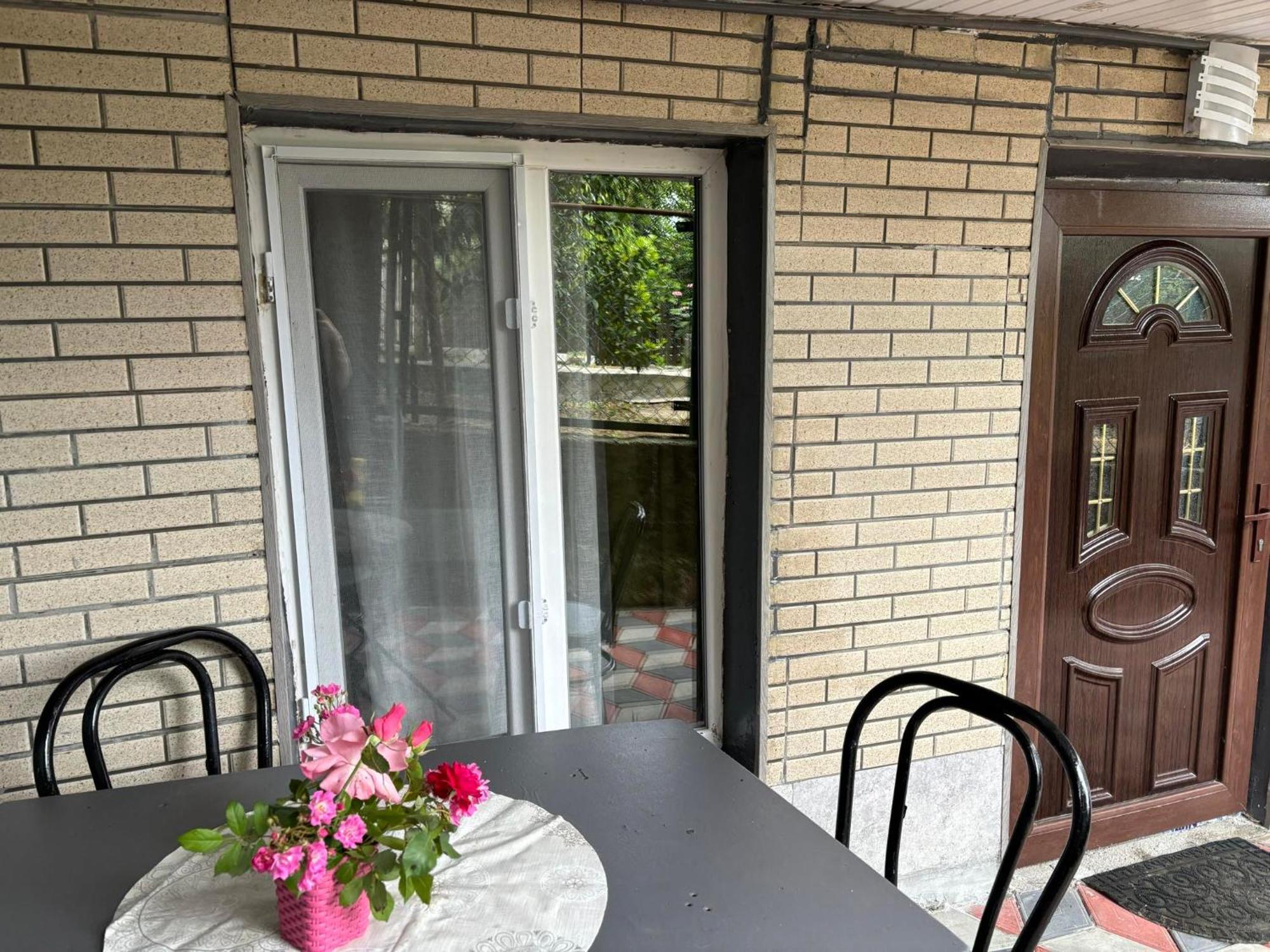 Guest House Happy House Kutaisi Bagian luar foto