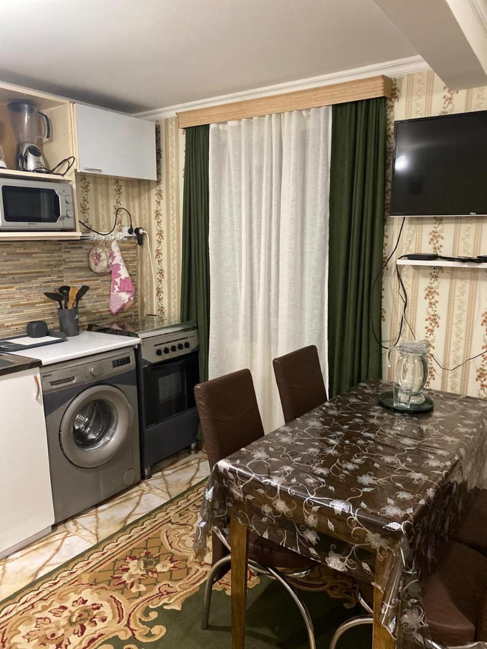 Guest House Happy House Kutaisi Bagian luar foto