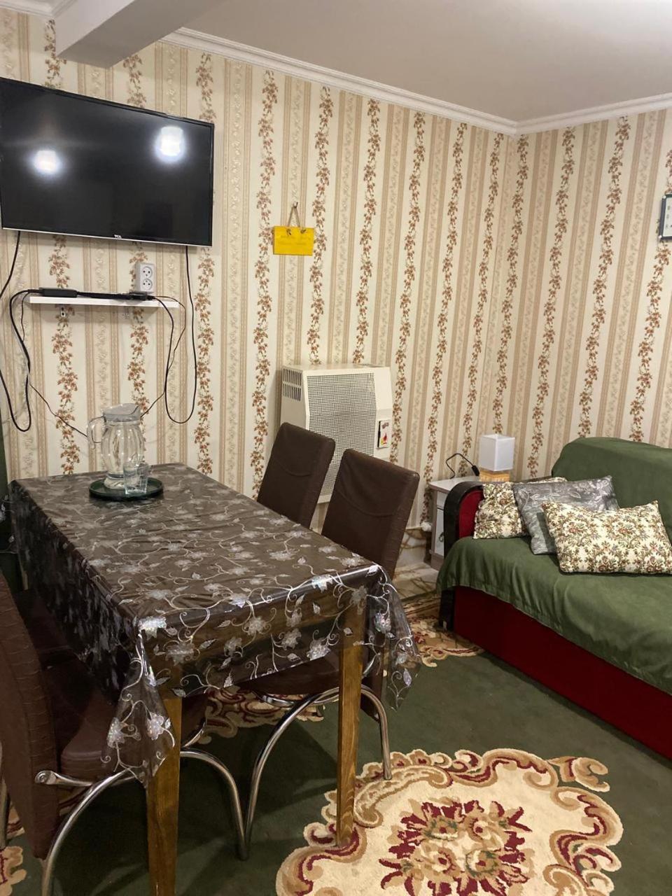 Guest House Happy House Kutaisi Bagian luar foto