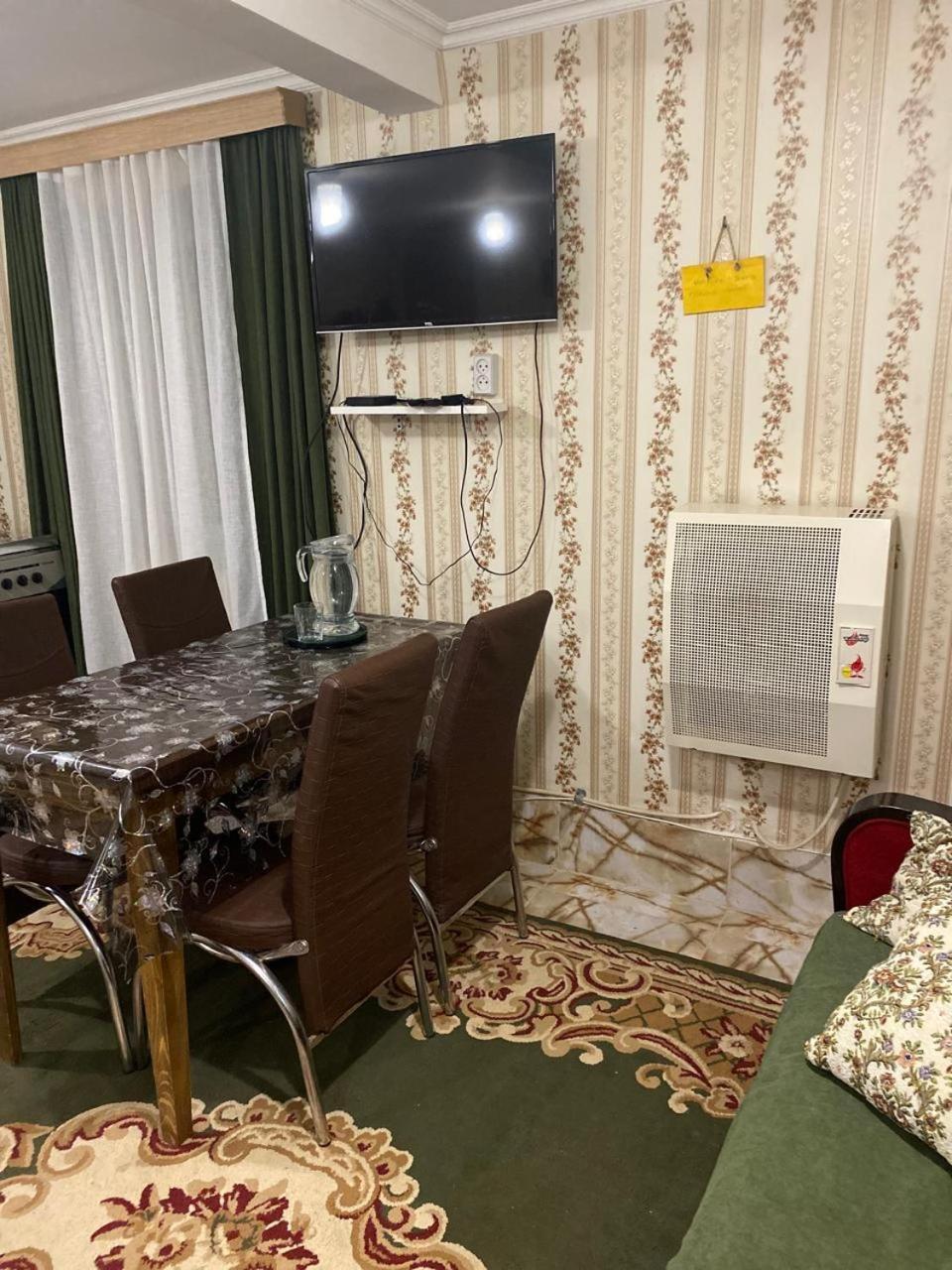 Guest House Happy House Kutaisi Bagian luar foto