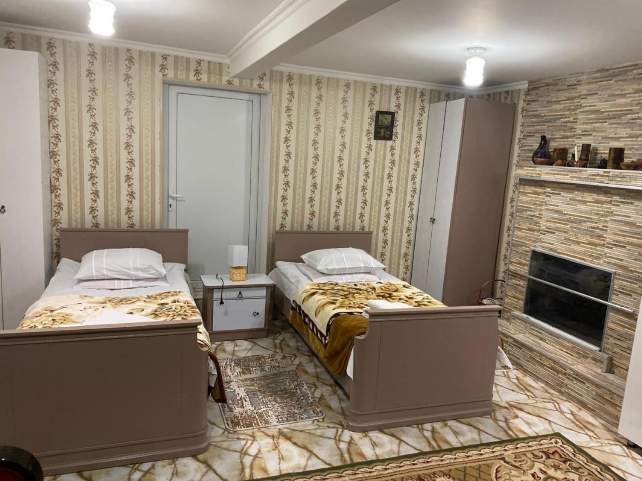 Guest House Happy House Kutaisi Bagian luar foto