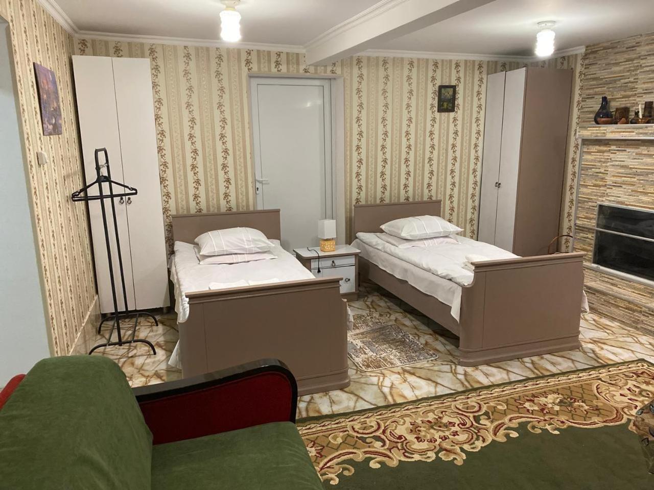 Guest House Happy House Kutaisi Bagian luar foto